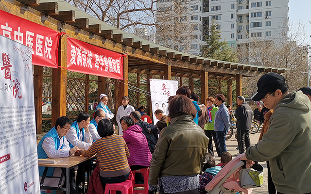 【学雷锋日】爱游戏ayx平台（China）官方网站,举办“爱满京城，牵手智慧家医”志愿服务活动(图2)